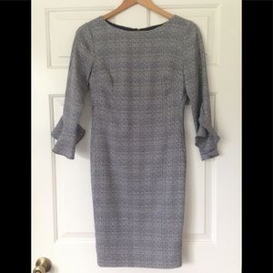 Dress with the sleeves